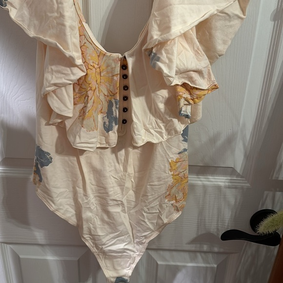Free People Women’s Bodysuit w/Button Front & Ruffle Detail NWT, Large - Picture 9 of 16